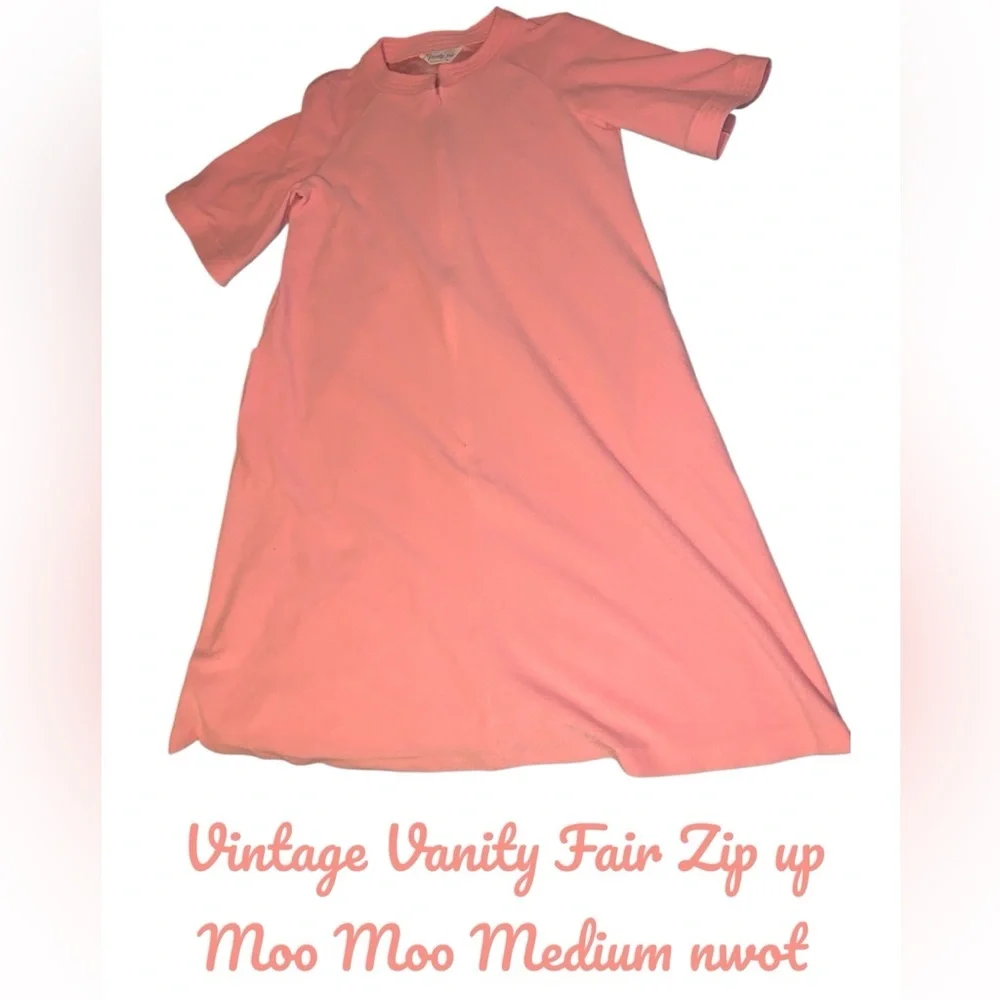 Vintage 70s Vanity Fair NWOT pink fleeced medium zip up moo moo robe pockets - Picture 1 of 8
